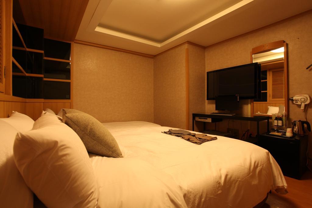 Ramses Hotel Suwon Habitación foto